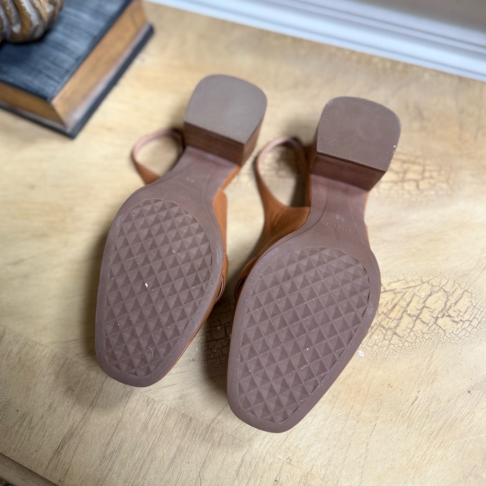 AEROSOLES Women's Brown Loafers with Gold Chain Detail - Picture 10 of 13